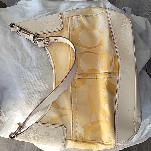 Hamptons Hobo Bag - Picture 2 of 3